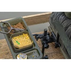 Korum Any Chair Side Tray - Hengelsportknaller -Korum Viswereld korum any chair side tray 2